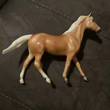 Breyer Classics Palomino Quarter Horse Thoroughbred Figurine 6.25" tall Retired