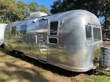 1972 Airstream Land Yacht 27' Overlander Vintage Travel Trailer