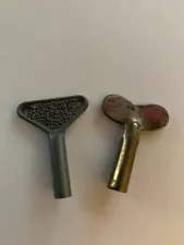 New Listing2 Vintage Skate Keys