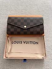 LOUIS VUITTON Sarah Damier Wallet - Great Condition - w/ ORIGINAL BOX & DUST BAG