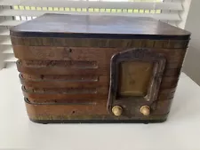 Zenith Model 4K435 - 1940 - AM/Shortwave Wooden Case Table Radio