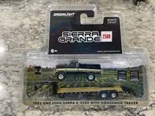 Greenlight 1982 GMC High Sierra K-2500 Truck with Gooseneck Trailer 1/64 DEFECT