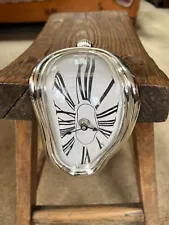 DALI BENT CLOCK