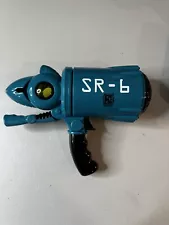 DESPICABLE ME SHRINK RAY GUN REPLICA TOY W/ SOUND EFFECTS & LIGHTS UNIVERSAL