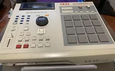 Akai MPC 2000XL with 8 Outs and Multi card Reader