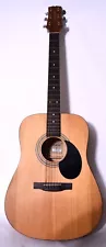 Jasmine S35 Acoustic Guitar Great Condition with case.