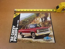 1982 Chevrolet pickup truck C10 C20 K10 K20 K30 sales brochure 24 pg ORIGINAL