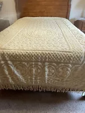 chenille bedspread Full Size 78x109 Pale Yellow New