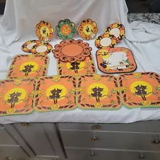 Mixed Lot Of 15 Vintage Halloween Paper Doilies And Paper Plates