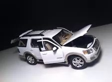 RARE 2006 Ford Explorer (EDDIE BAUER) “VHTF” Welly 1:18 DieCast, White,NRFB,MIB