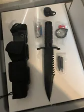 Replica Buck 184 buck master Survival Knife. Sheath, Pins, Compass, Box.