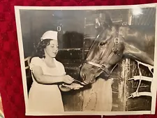 ORIGINAL 1947 PHOTO—AGRARION U gets BAKED BEANS for EXTRA PROPULSION in MASS CAP