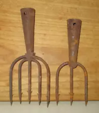 2 VINTAGE BARBED SPEAR HEAD FROG FISH GIGS