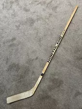 VINTAGE 1970’s NORTHLAND CUSTOM PRO WOODEN ICE HOCKEY STICK MODEL 743H 5R