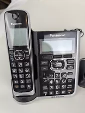 Panasonic KX-TGF670 Cordless Phone with Digital Answering, 2 Handsets, 3 Cradle