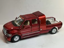 Road Signature 2001 Ford F650 Custom Crewzer Dually 1:24 Die Cast