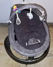 NUNA LEAF CURV BOUNCER WITH TOY BAR