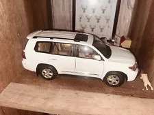 1:18 TOYOTA Land CRUISER Model Car Diecast (AS IS)