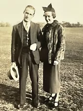 XJ Photo Cute Couple Pose For Portrait Field Handsome Man Pretty Woman 1930's