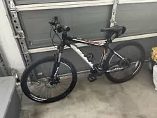 Fuji Nevada Aluminum 27-Speed Mountain Bike with Hydraulic Disc Brakes