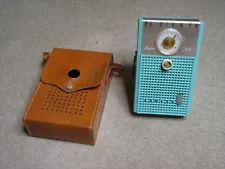 Zenith Royal 200 AM Radio Plastic turquoise blue/green Transistor Radio. works!