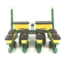 ERTL John Deere 7000, 4 row Corn Planter #595 1/16 Scale