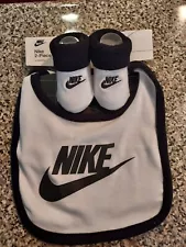 Nike New Baby Booty Bib 2 Piece Set Black/White w/ Swoosh (0-6 months)