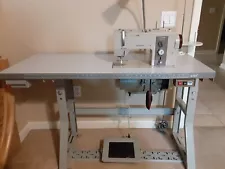 Bernina 950 Sewing Machine with table