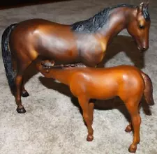 VINTAGE BREYER TRADITIONAL THOROUGHBRED MARE HORSE & SUCKLING FOAL MOLD 3155