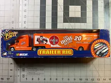 Winners Circle The Home Depot / Coca-Cola #20 Tony Stewart Trailer Rig 1:64 2002