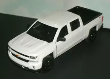 1/27 Scale 2017 Chevy Silverado Z71 CrewCab Pickup Truck (8") Welly 24083 White