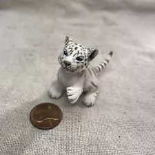 Schleich White Tiger Cub Paw Up 2007 Retired Figurine