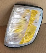 1992 1995 Mercedes W124 E320 E500 E400 Front LH Turn Signal Light 1315106902