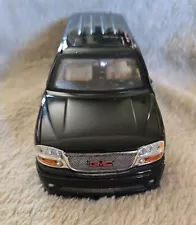 Jada Toys DUB City 2002 GMC Yukon XL Denali Black 1:24 Model Car