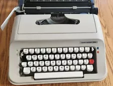 Vintage Underwood 319 Manual Portable Typewriter, Carrying Case / Cover