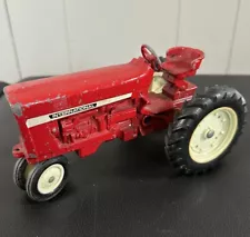 Ertl IH International 544 Tractor USA 1/16 Early Narrow Tires Version #415 Red