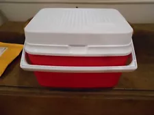 RUBBERMAID RED 6 PACK COOLER PRE-OWNED VERY CLEAN