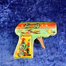 Vintage 1950 RARE MODEL JAPAN TIN FRICTION SPACE GUN LASER TOY. WORKS. NICE!