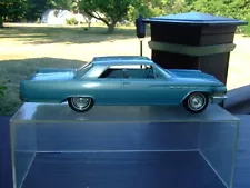 1/25th Scale 1963 Buick Electra 225---GOOD---