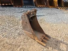 18" Cat Backhoe Bucket; 50-45 mm Pins