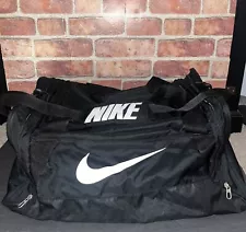 Nike Duffle Bag Black Duffel 58323 56322 Great Condition 22 Inches long