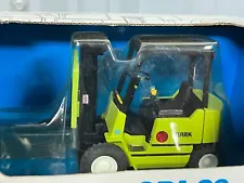 ERTL Clark Fork Lift Model Truck GPA 20 1:25 Scale Die-cast Metal NIB 16