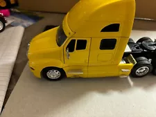 1/32 NEW RAY USED YELLOW KENWORTH T-2000 SEMI TRACTOR, NO PACKAGING # A444