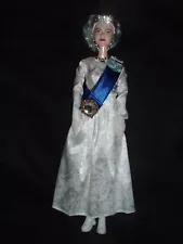 BARBIE QUEEN ELIZABETH 11 REPLICA DOLL BOXED