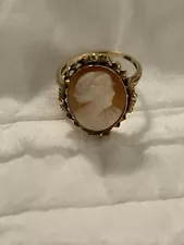 Cameo ring vintage. Beautiful Color And Beautiful Lady