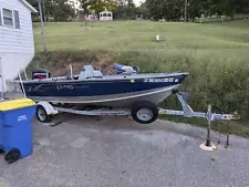 2002 Lund 17' Runabout Boat Outboard & Has Trailer