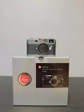 READ!! Leica M9 camera body 10 705 + Handgrip 14 490 + 3 Batteries.