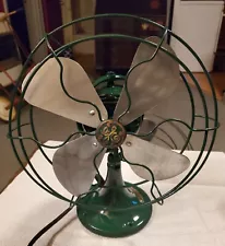 1940's GENERAL ELECTRIC antique fan. Runs well oscillating perfect.