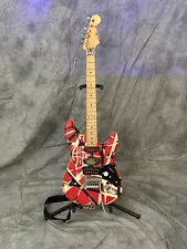 EVH Striped Frankenstrat Hand Built + Gig Bag + Dog Chain Guitar Strap