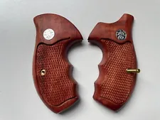 Decorative Checker wood Grips for S&W, K/L ROUND BUTT 686;opened back; pattern06